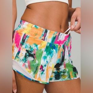Lululemon Hotty Hot II Shorts 2.5 Low Rise No Limits Multi Colorful Abstract Run